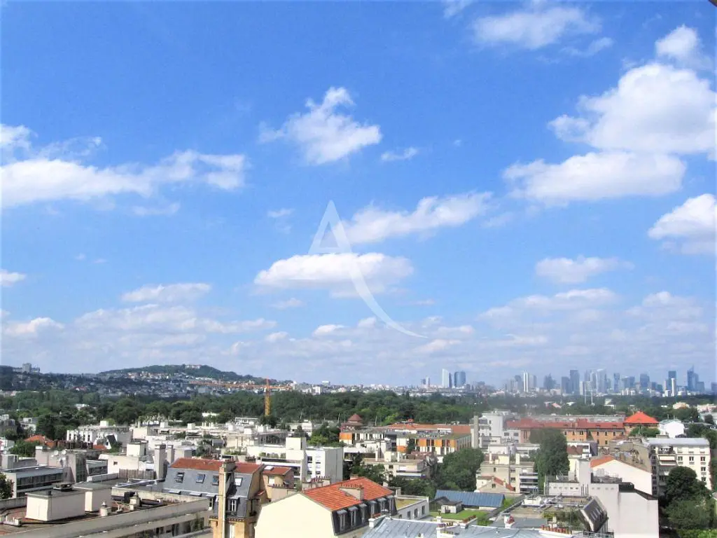 Cozinha; eletrodomésticos, chão de madeira, luz natural, estilo moderno, renovado