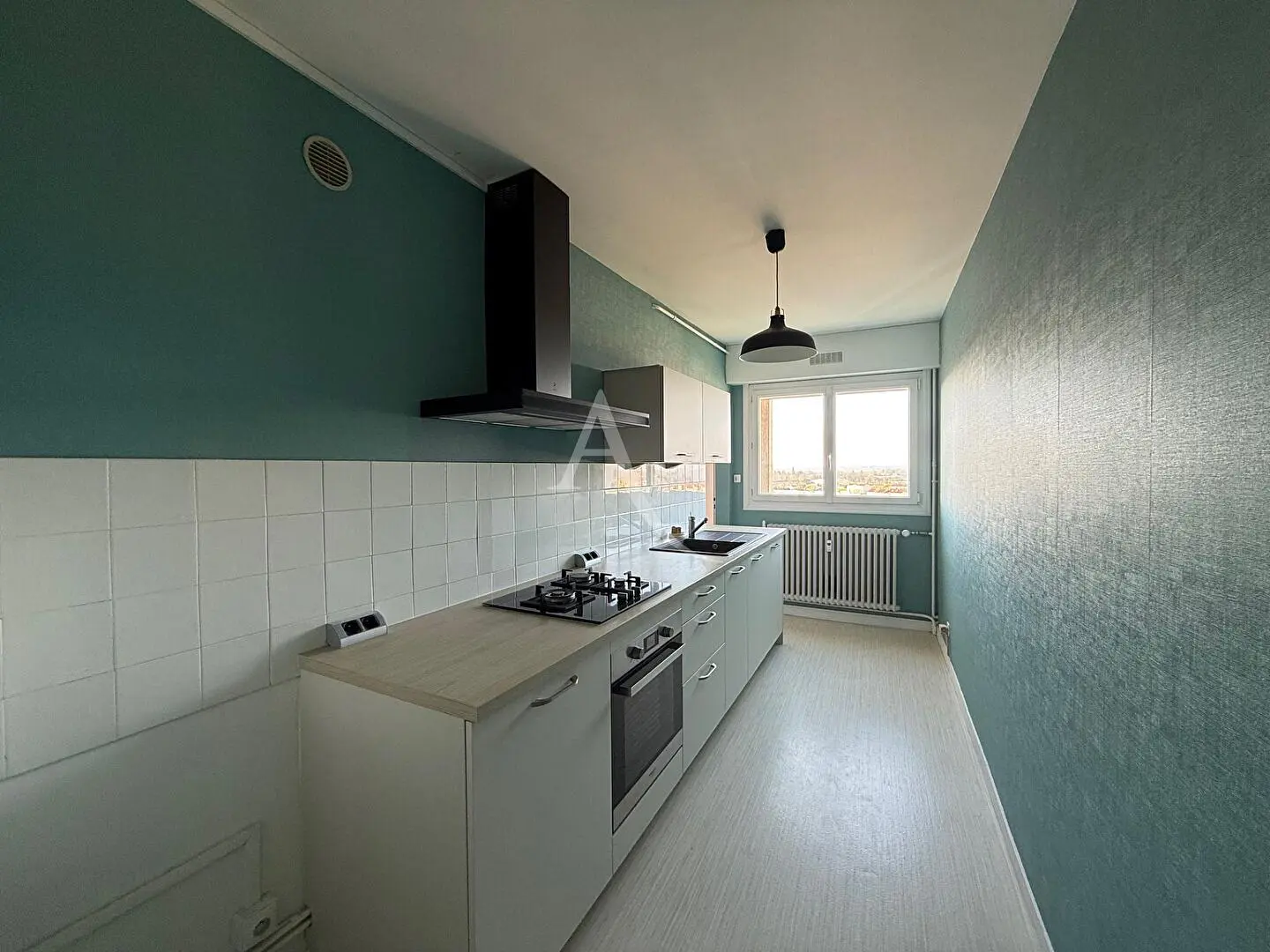 Küche; küchengeräte, holzboden, tageslicht, moderner stil, renoviert