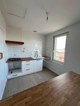 Küche; küchengeräte, holzboden, tageslicht, moderner stil, renoviert