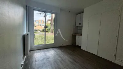 Küche; küchengeräte, holzboden, tageslicht, moderner stil, renoviert