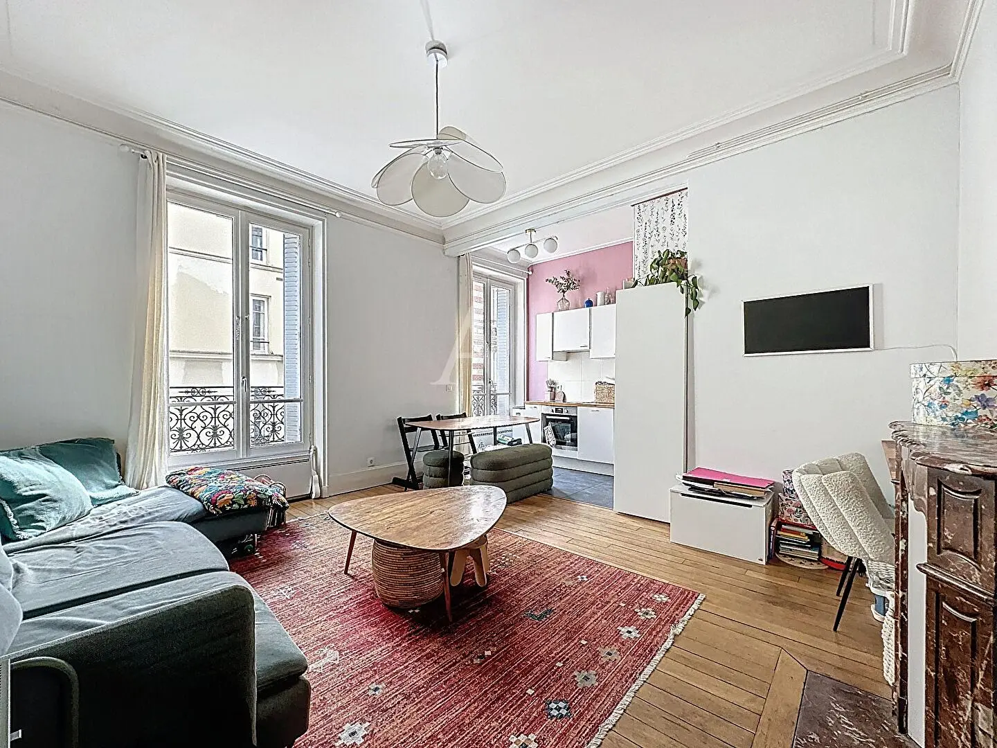 غرفة معيشة; أرضية خشبية, ضوء طبيعي, أسلوب عصري, أسقف عالية