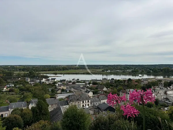 Дневна соба; дрвени под, природно светло, модерни стил, високи плафони