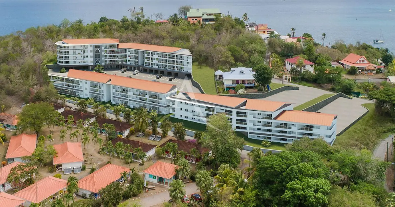 Wohnzimmer; holzboden, tageslicht, moderner stil, hohe decken