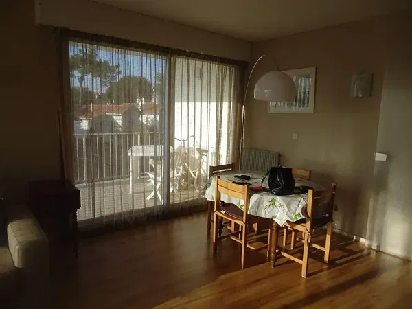 Küche; küchengeräte, holzboden, tageslicht, moderner stil, renoviert