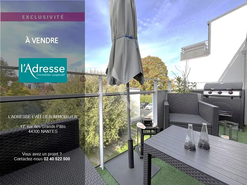 Дневна соба; дрвени под, природно светло, модерни стил, високи плафони