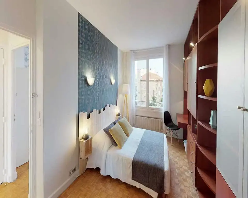 غرفة معيشة; أرضية خشبية, ضوء طبيعي, أسلوب عصري, أسقف عالية