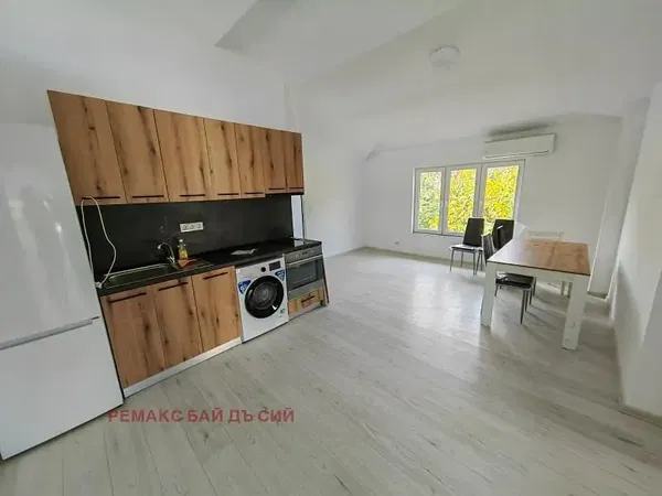 Küche; küchengeräte, holzboden, tageslicht, moderner stil, renoviert