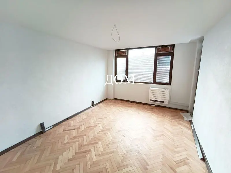 Cuisine; électroménager, carrelage, lumière naturelle, style moderne, rénové