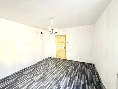 Dnevna soba; drveni pod, prirodno svjetlo, moderni stil, visoki plafoni