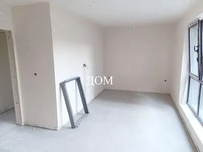 Salon; lumière naturelle, parquet, style moderne, hauteur sous plafond