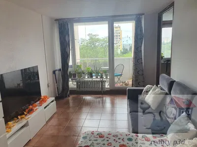 Σαλόνι; ξύλινο πάτωμα, φυσικό φως, μοντέρνο στυλ, ψηλά ταβάνια