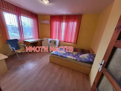 Дневна соба; дрвени под, природно светло, модерни стил, високи плафони