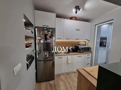 Dnevna soba; drveni pod, prirodno svjetlo, moderni stil, visoki plafoni