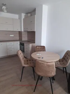 Wohnzimmer; holzboden, tageslicht, moderner stil, hohe decken
