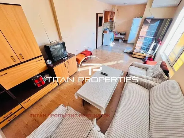 Küche; küchengeräte, holzboden, tageslicht, moderner stil, renoviert