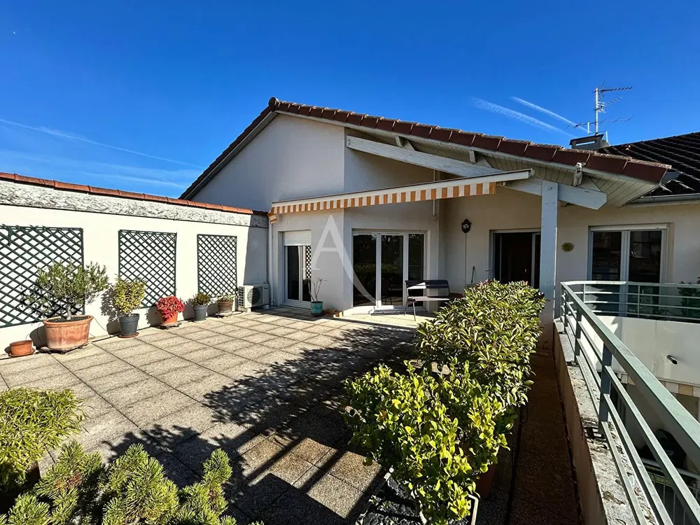 Кухня; кухненски уреди, плочки, естествена светлина, модерен стил, ремонтиран