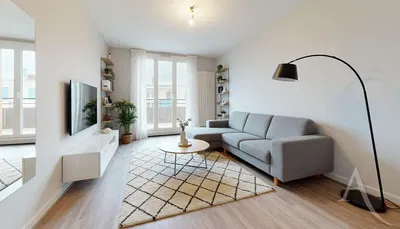 Хол; дървен под, естествена светлина, модерен стил, високи тавани