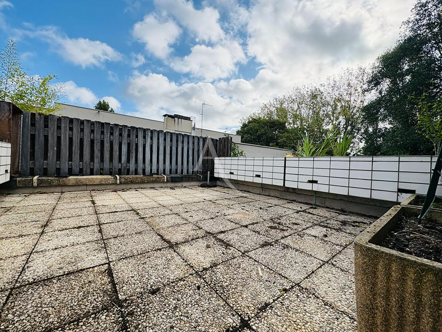 Mutfak; mutfak aletleri, ahşap zemin, doğal ışık, modern stil, tadilatlı