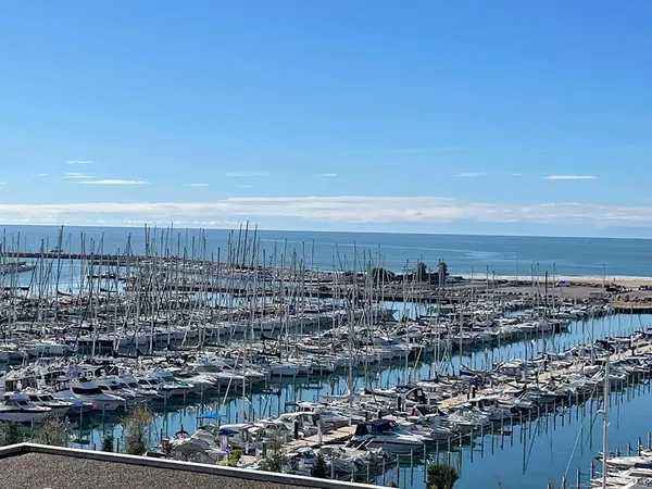 Küche; küchengeräte, holzboden, tageslicht, moderner stil, renoviert