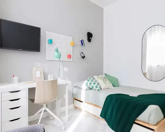 Σαλόνι; ξύλινο πάτωμα, φυσικό φως, μοντέρνο στυλ, ψηλά ταβάνια