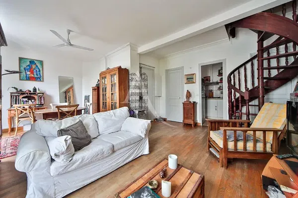 Küche; küchengeräte, holzboden, tageslicht, moderner stil, renoviert