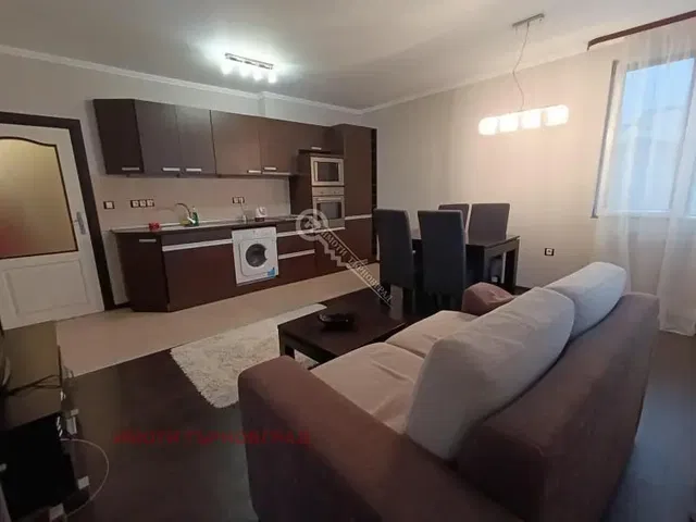 Living room; wood floor, natural light, modern style, high ceiling
