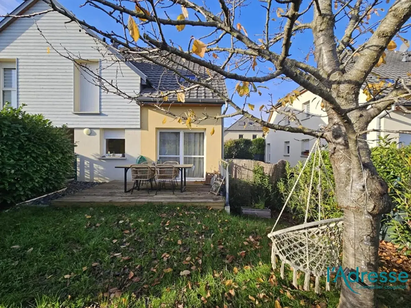 Cucina; elettrodomestici, pavimento in legno, luce naturale, stile moderno, ristrutturato