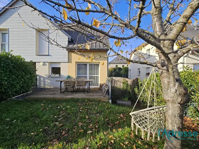 Kuhinja; kuhinjski aparati, drveni pod, prirodno svjetlo, moderni stil, renoviran