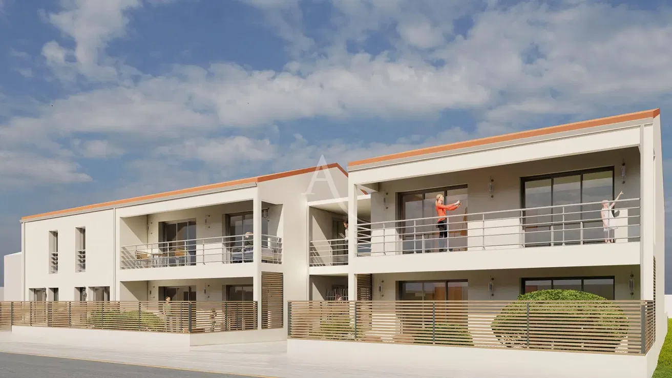 Cozinha; eletrodomésticos, chão de madeira, luz natural, estilo moderno, renovado