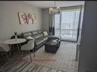 Dnevna soba; drveni pod, prirodno svjetlo, moderni stil, visoki plafoni