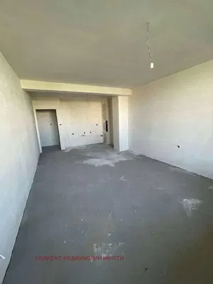 Living room; wood floor, natural light, modern style, high ceiling