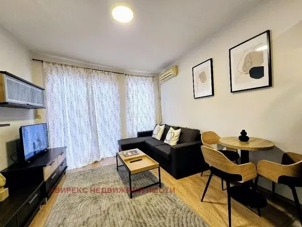 Living room; wood floor, natural light, modern style, high ceiling