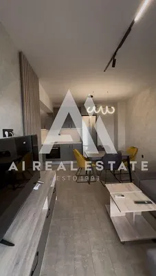 Σαλόνι; ξύλινο πάτωμα, φυσικό φως, μοντέρνο στυλ, ανακαινισμένο