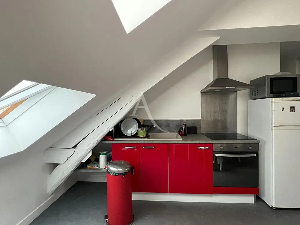 Soggiorno; pavimento in legno, luce naturale, stile moderno, soffitti alti