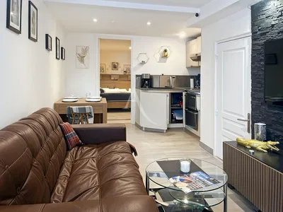 Cuisine; électroménager, parquet, lumière naturelle, style moderne, rénové