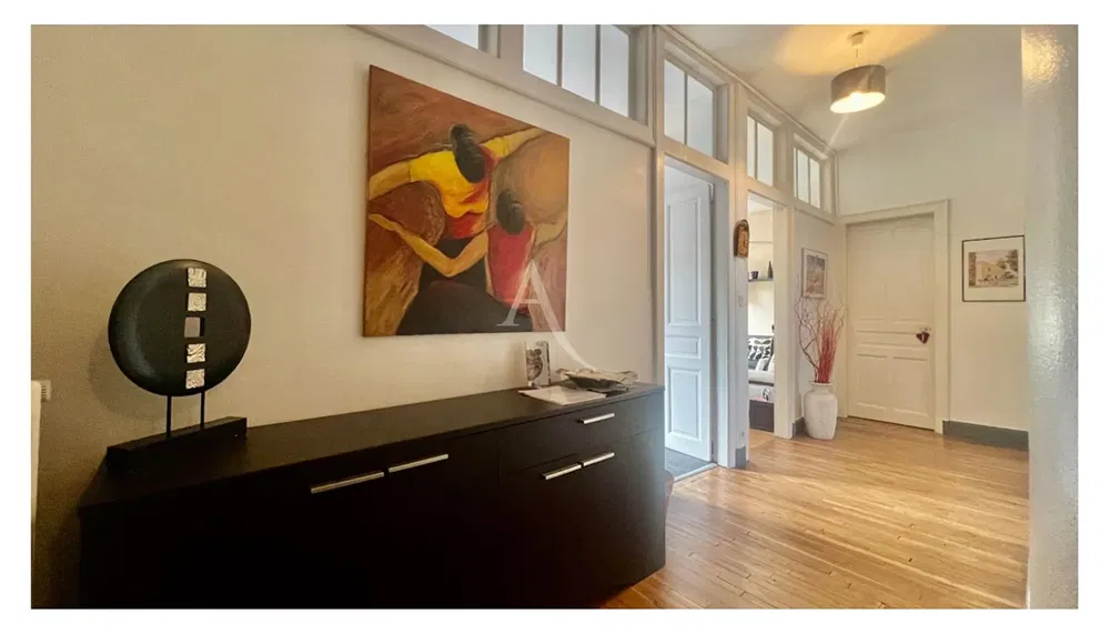 غرفة معيشة; أرضية خشبية, ضوء طبيعي, أسلوب عصري, أسقف عالية