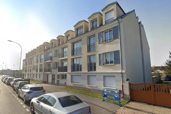 Cucina; elettrodomestici, pavimento in legno, luce naturale, stile moderno, ristrutturato