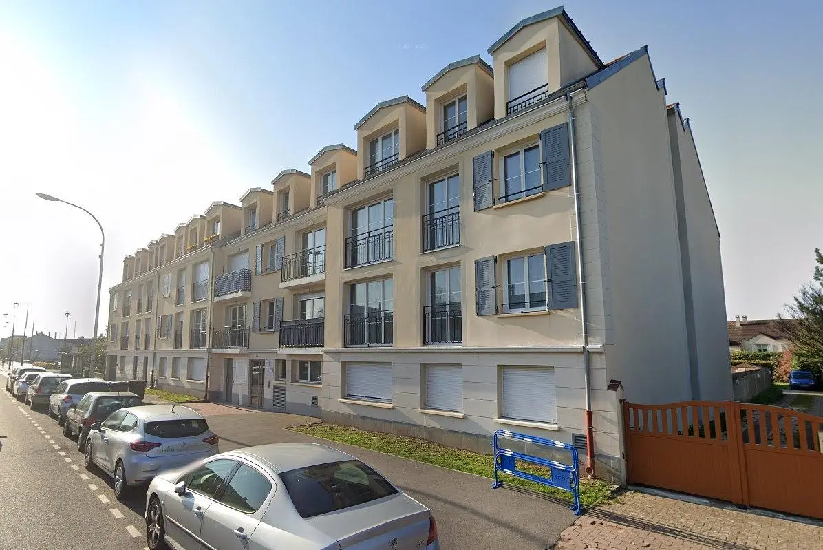 Cuisine; électroménager, parquet, lumière naturelle, style moderne, rénové