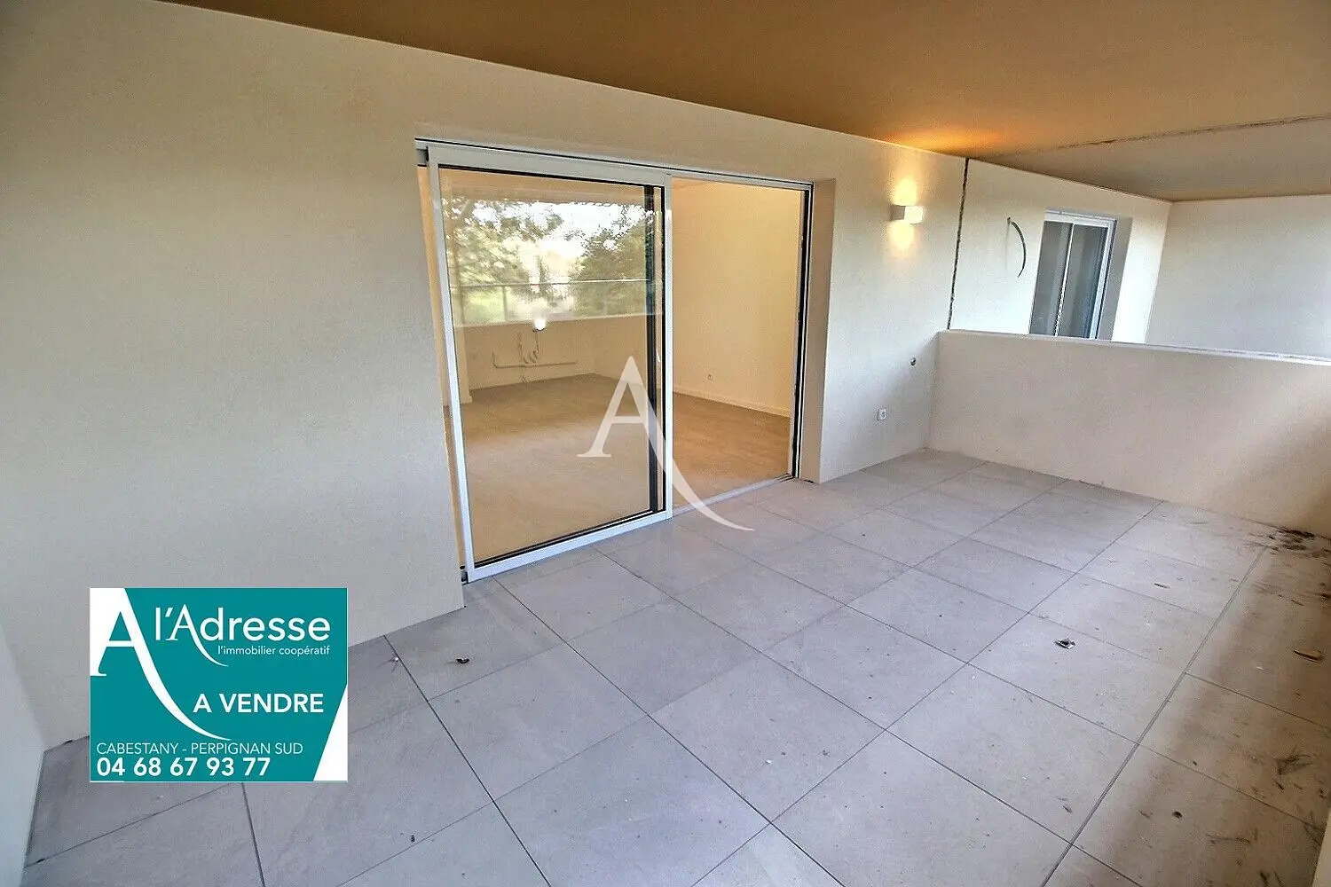 Κουζίνα; συσκευές κουζίνας, ξύλινο πάτωμα, φυσικό φως, μοντέρνο στυλ, ανακαινισμένο