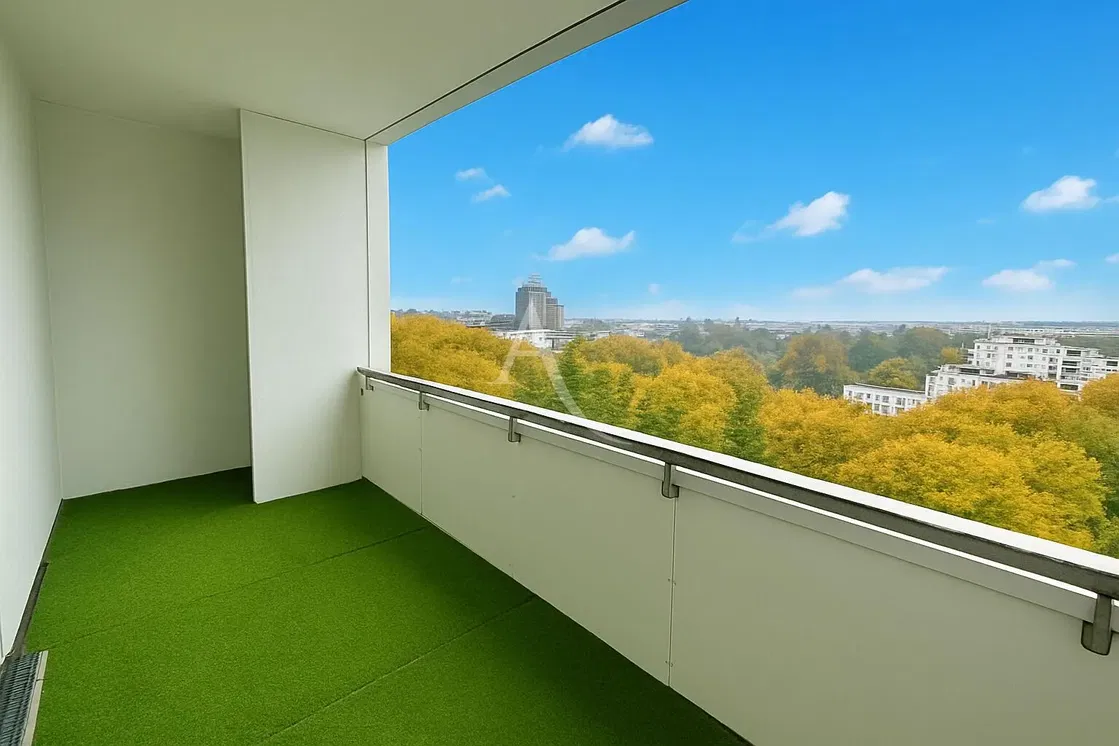 Dnevni boravak; drveni pod, prirodna svjetlost, moderan stil, visoki stropovi