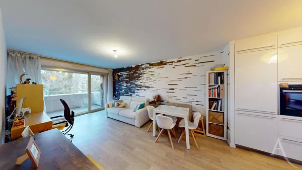 Кухня; кухненски уреди, дървен под, естествена светлина, модерен стил, ремонтиран