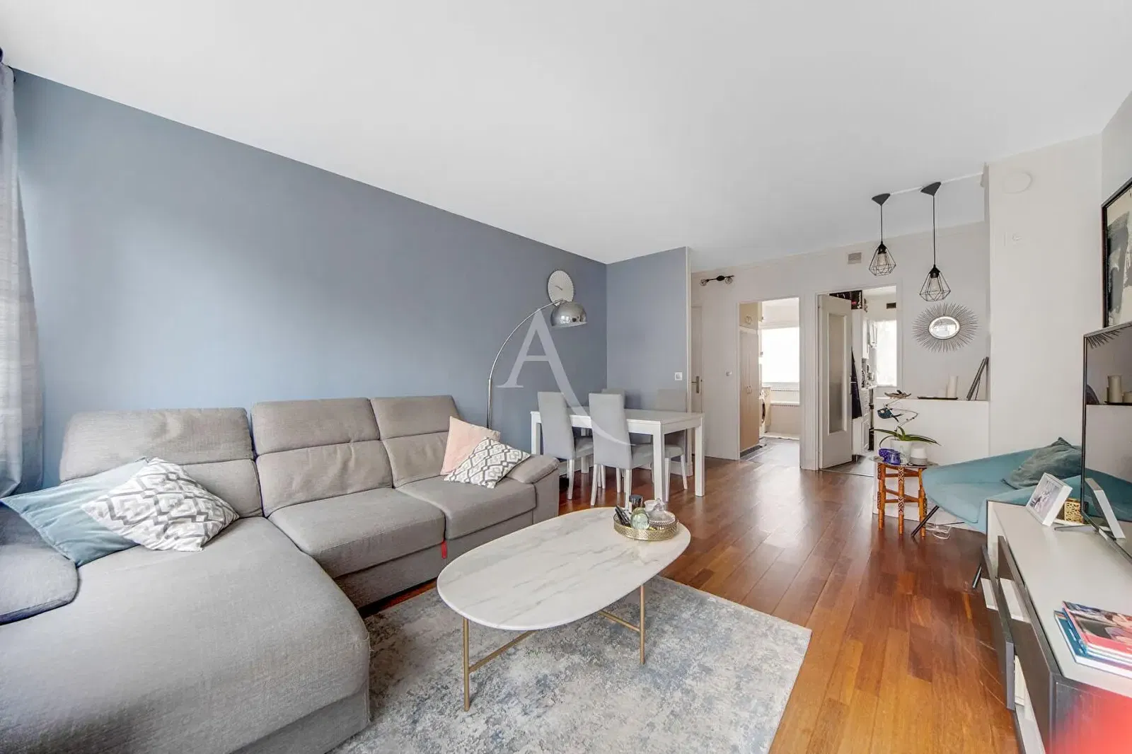 Küche; küchengeräte, holzboden, tageslicht, moderner stil, renoviert