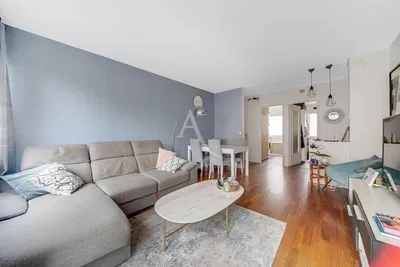 Küche; küchengeräte, holzboden, tageslicht, moderner stil, renoviert