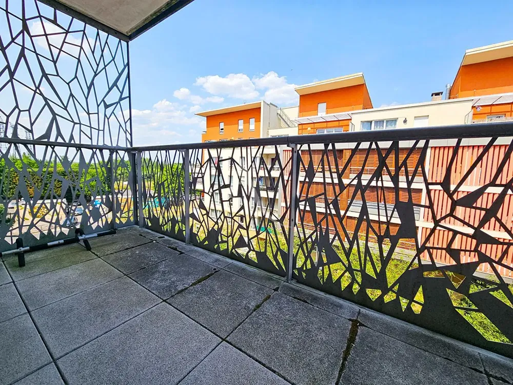 Mutfak; mutfak aletleri, ahşap zemin, doğal ışık, modern stil, tadilatlı