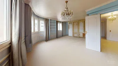 Wohnzimmer; holzboden, tageslicht, moderner stil, hohe decken