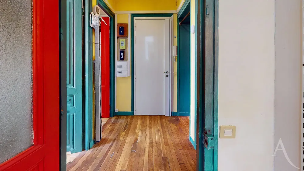 غرفة معيشة; أرضية خشبية, ضوء طبيعي, أسلوب عصري, أسقف عالية