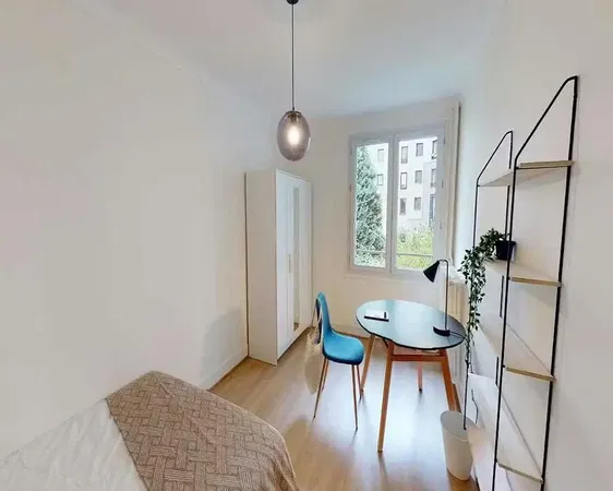 Κουζίνα; συσκευές κουζίνας, ξύλινο πάτωμα, φυσικό φως, μοντέρνο στυλ, ανακαινισμένο