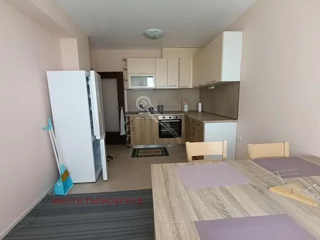 Living room; wood floor, natural light, modern style, high ceiling