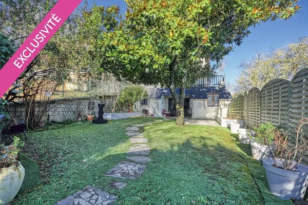 غرفة معيشة; أرضية خشبية, ضوء طبيعي, أسلوب عصري, أسقف عالية