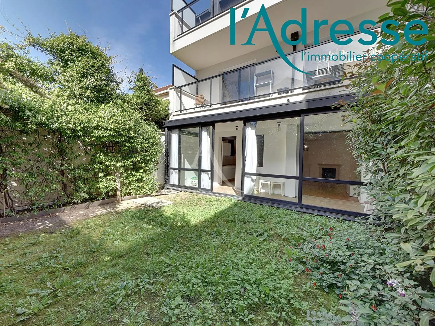 مطبخ; أجهزة المطبخ, أرضية من البلاط, ضوء طبيعي, أسلوب عصري, مجدد